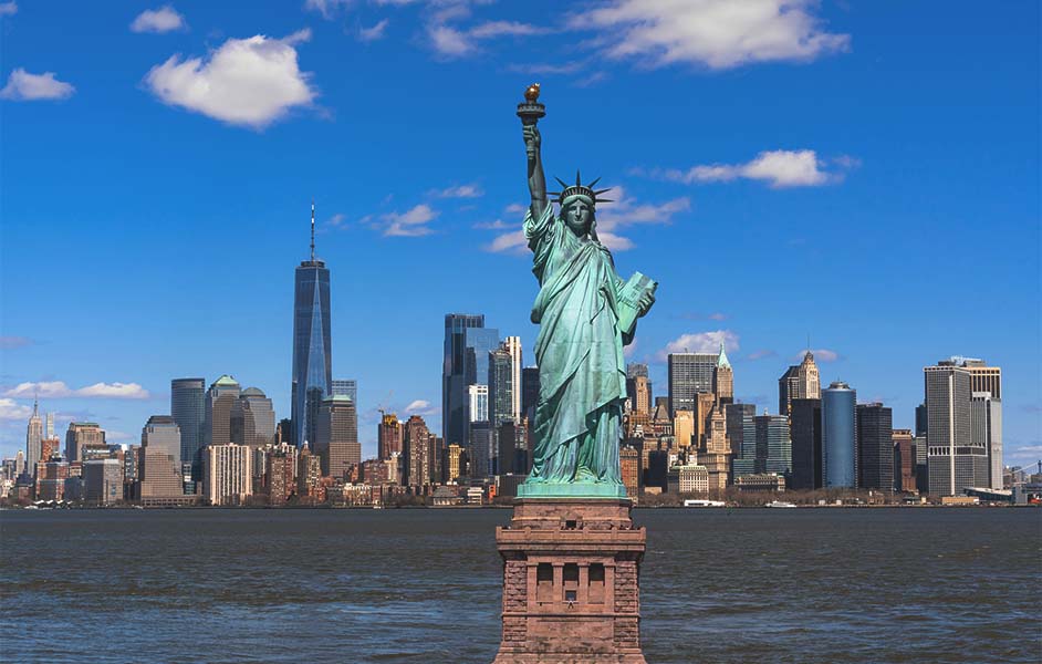 how to travel usa on a budget- Statue of Liberty