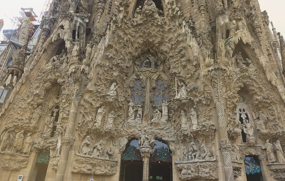 How to get from Park Guell to Sagrada Família?